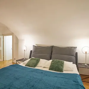 Lazenska N4 4*, Prag Tjekkiet